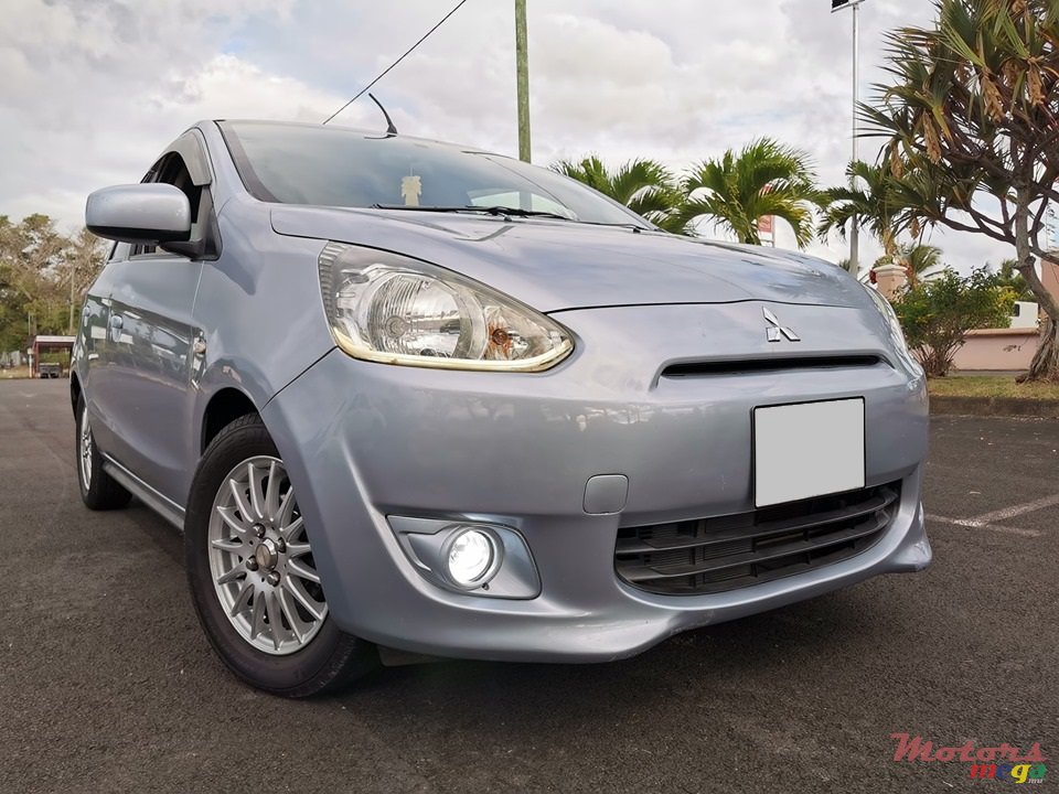 2013' Mitsubishi Mirage photo #7