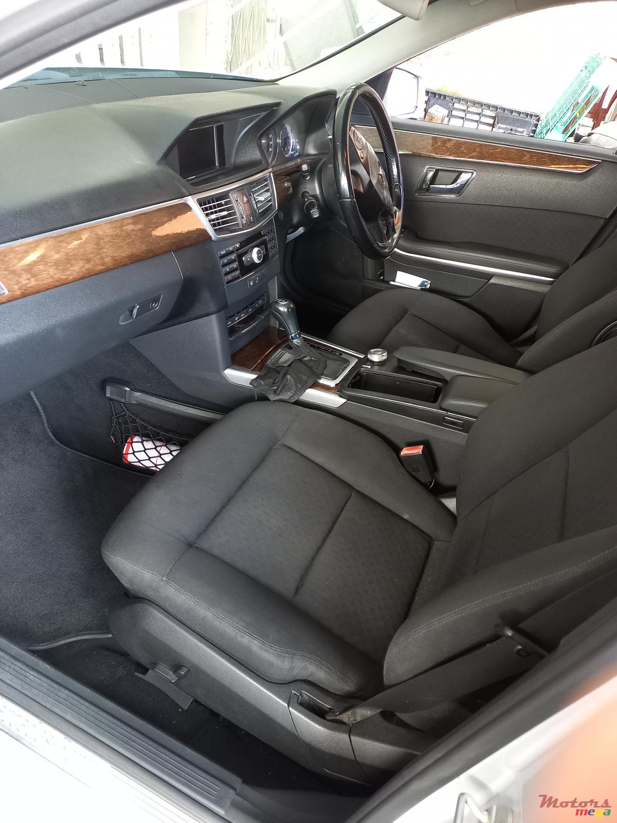 2010' Mercedes-Benz E-Class photo #3