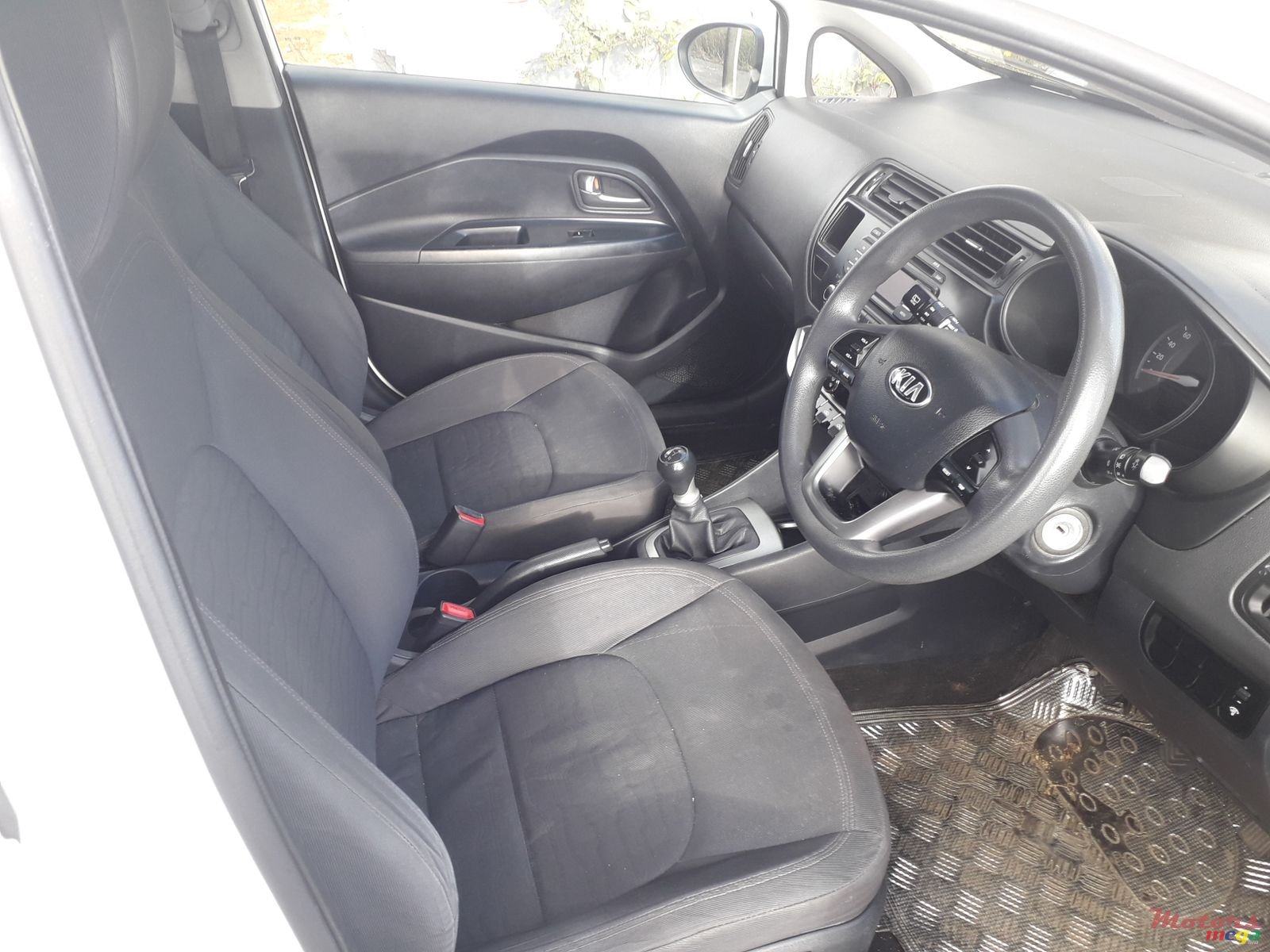 2014' Kia Rio Manual photo #3