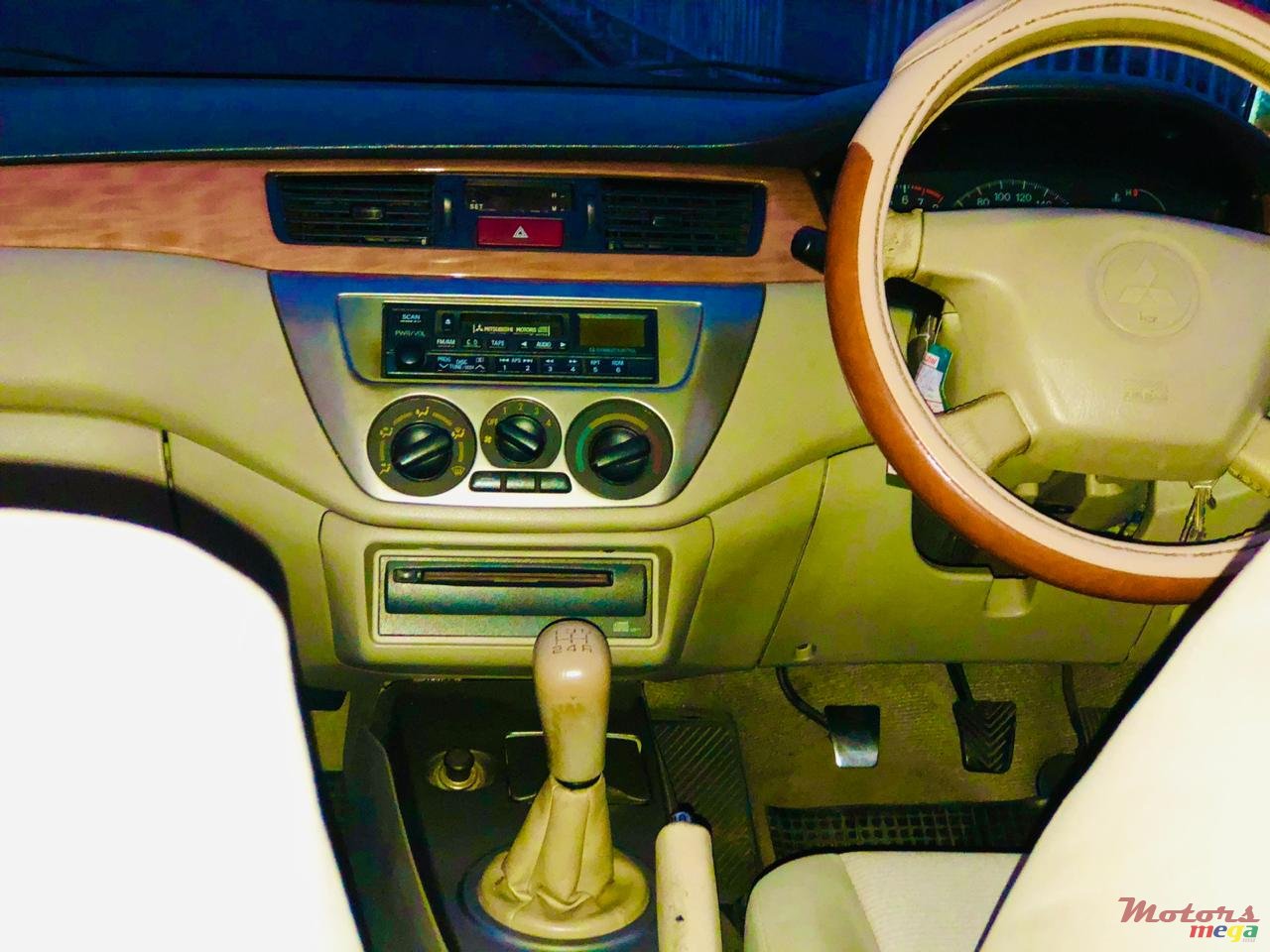 2005' Mitsubishi Lancer photo #5