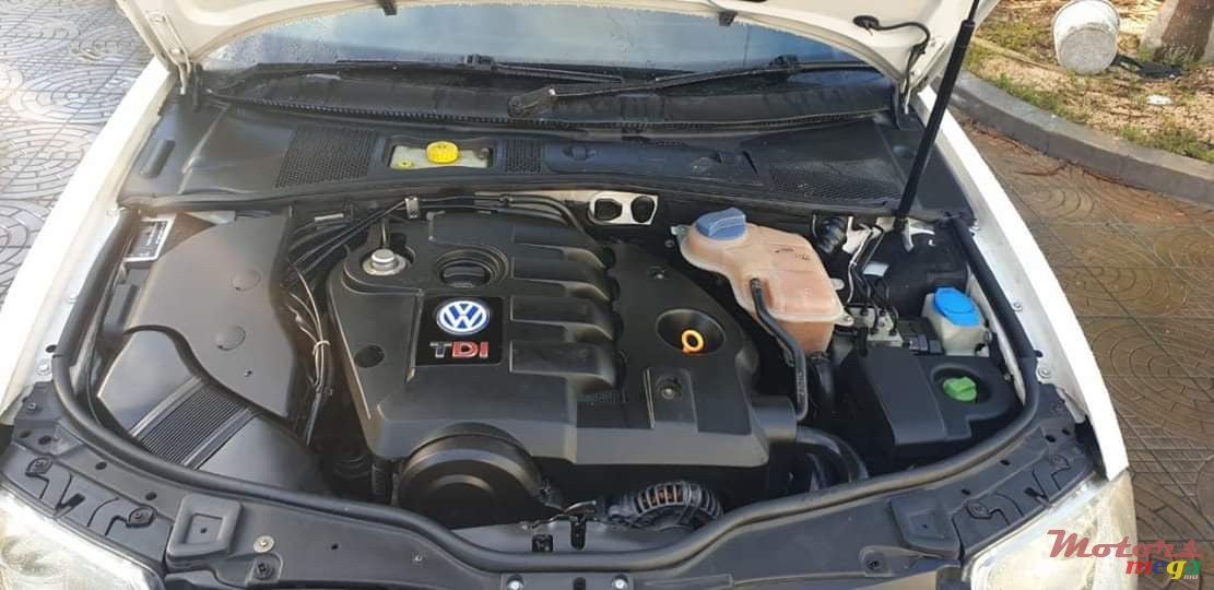 2003' Volkswagen Passat Original photo #2