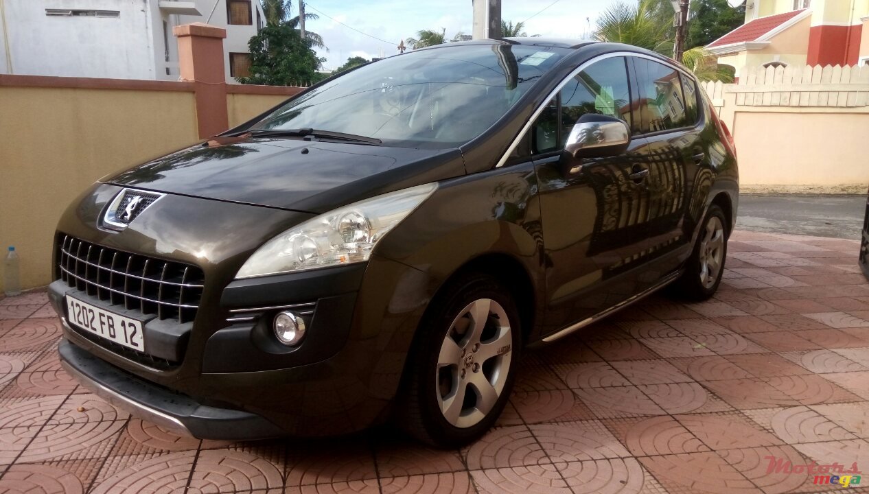 2012' Peugeot 3008 photo #1