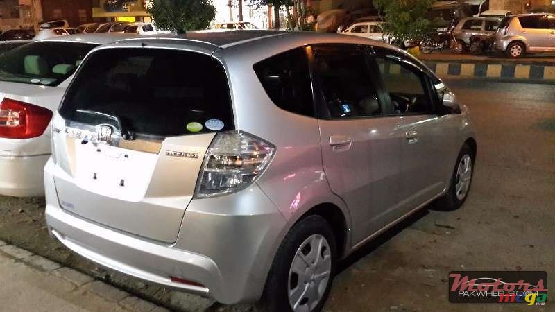 2011' Honda Fit Hybrid photo #4