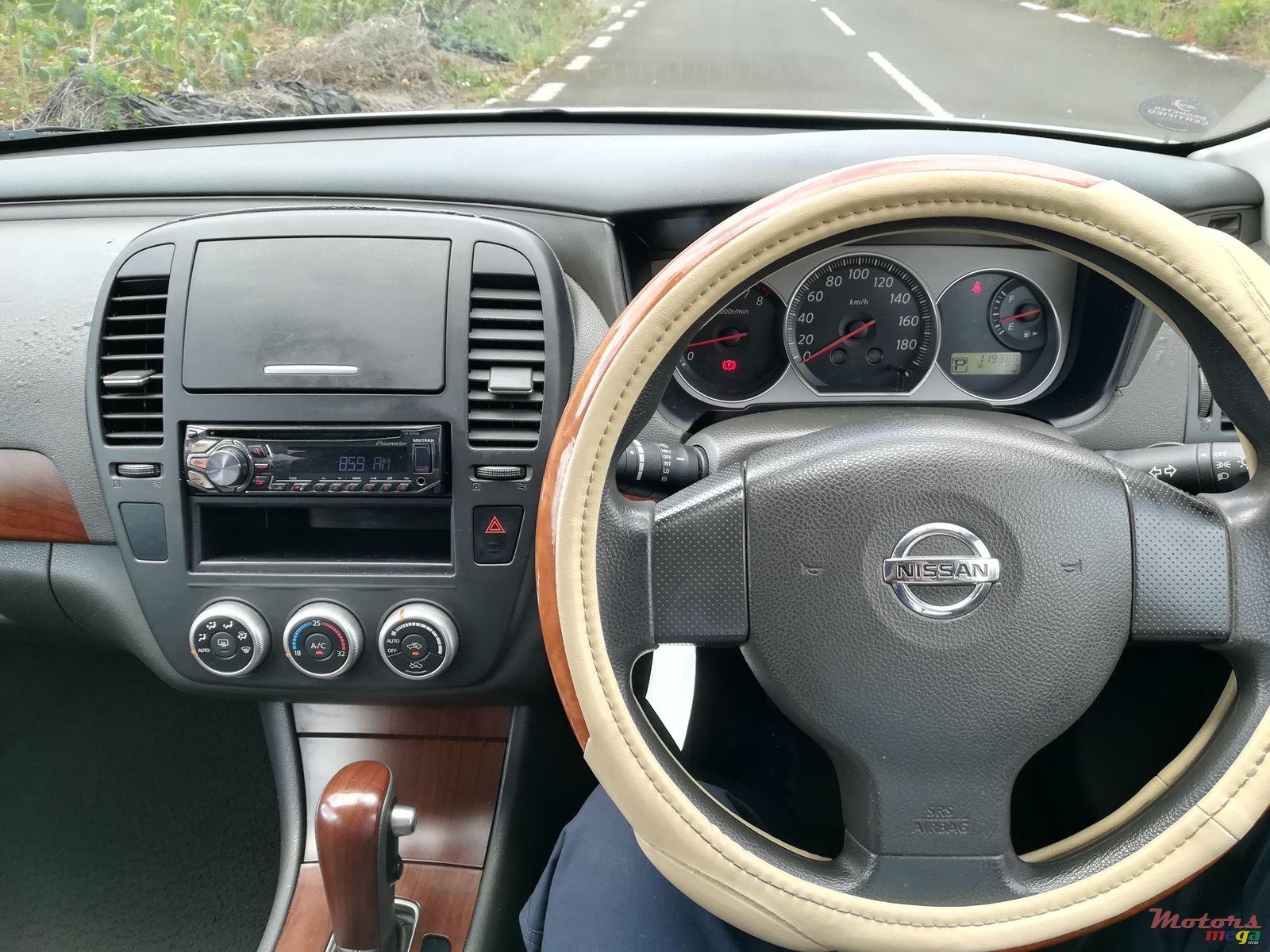 2009' Nissan Bluebird photo #4