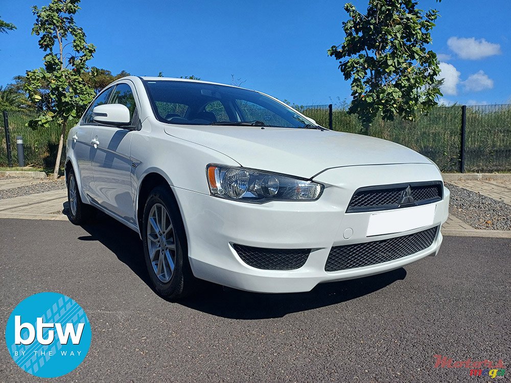 2015' Mitsubishi Lancer photo #1