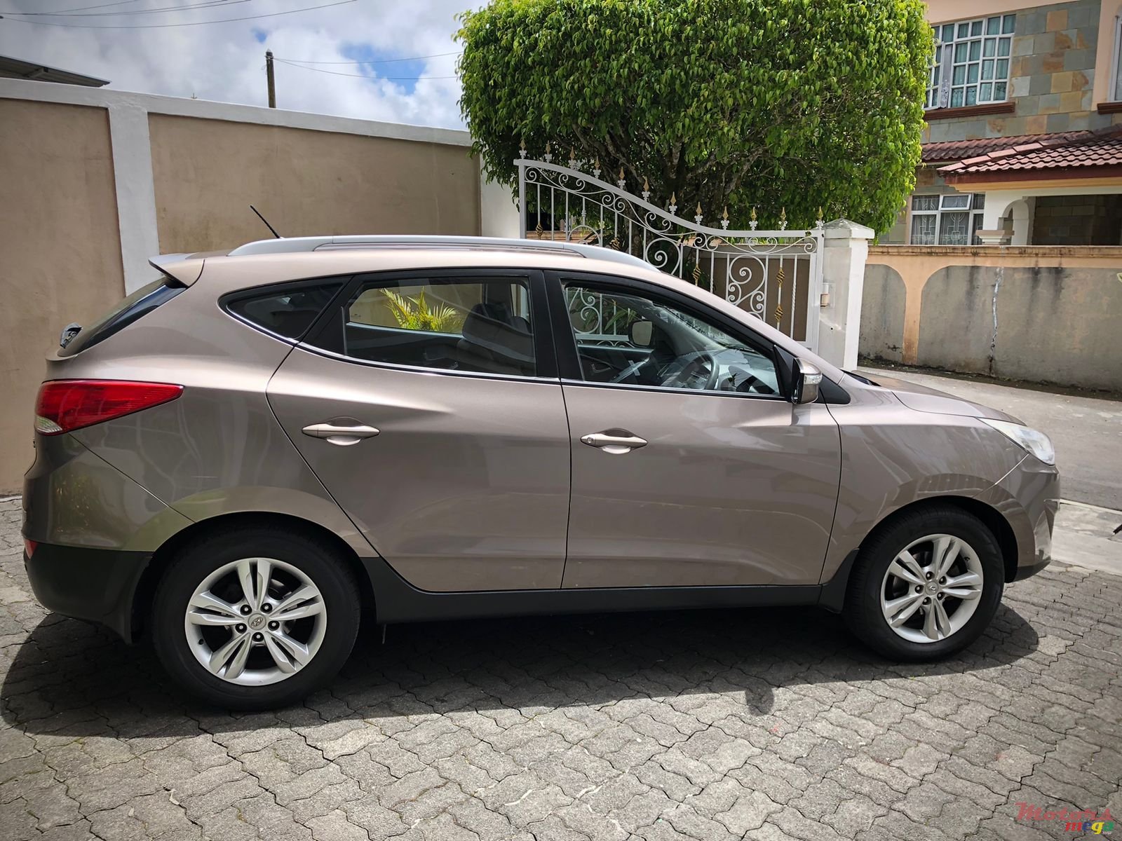 2011' Hyundai ix35 photo #4