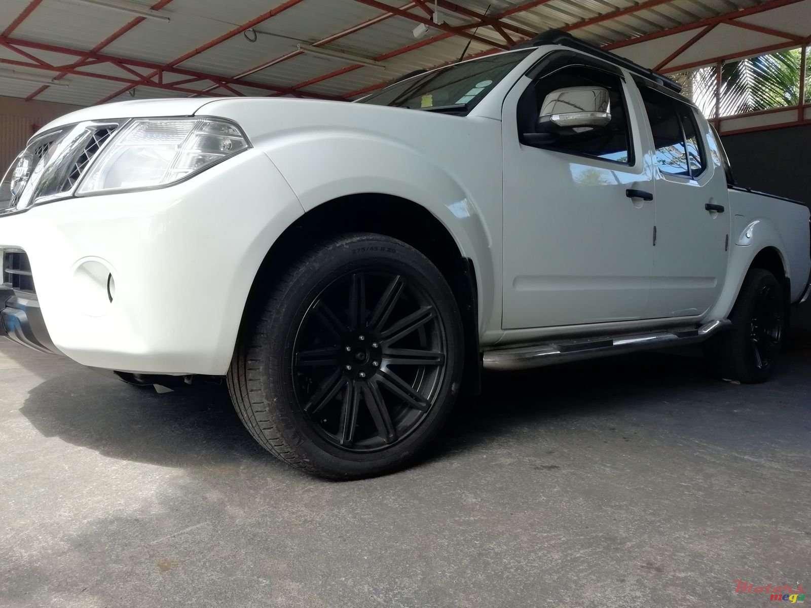 2011' Nissan Navara photo #1