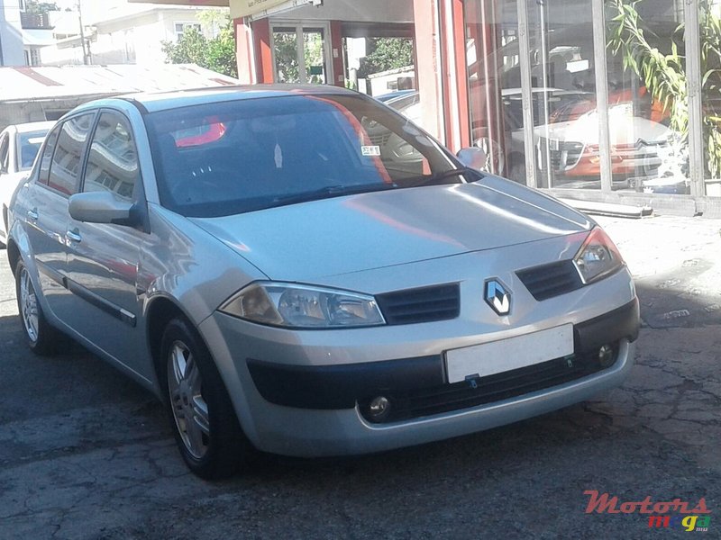 2004' Renault Megane photo #1