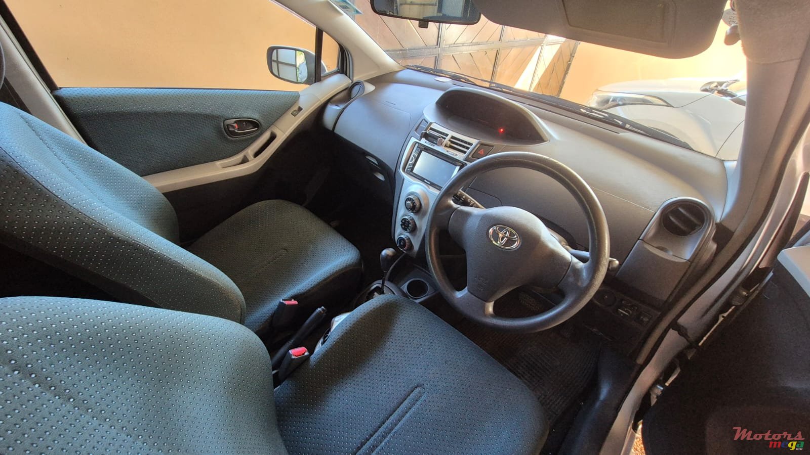 2006' Toyota Vitz photo #4