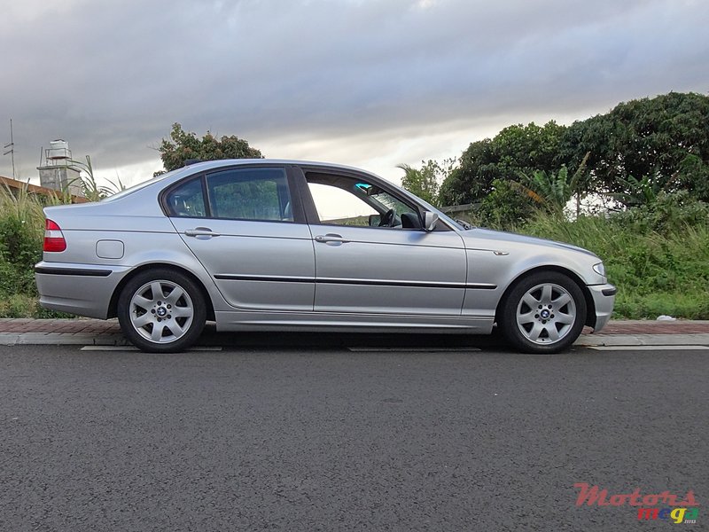 2004' BMW 3 Series 318i photo #2