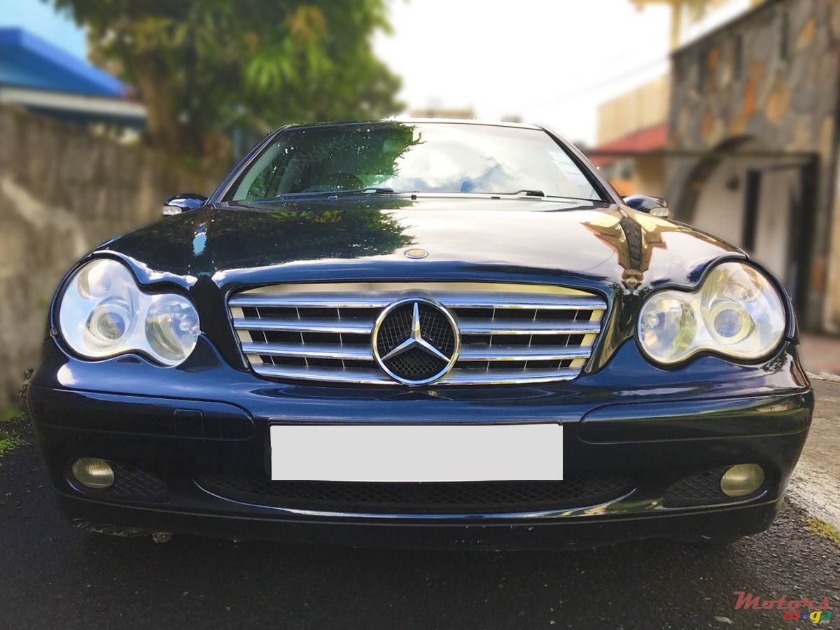 2002' Mercedes-Benz C-Class photo #2
