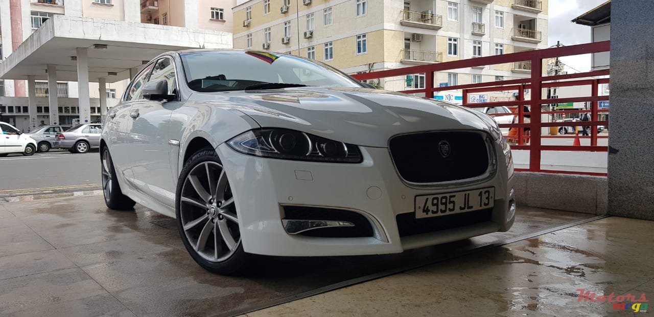 2013' Jaguar XF photo #1
