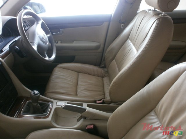 2010' Audi A4 photo #5