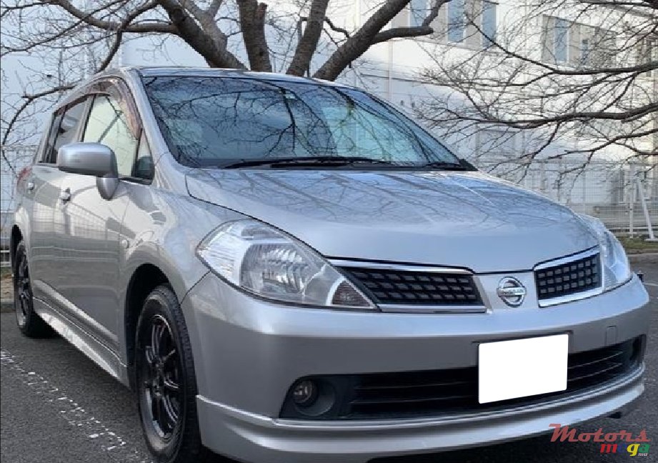 2005' Nissan Tiida photo #4