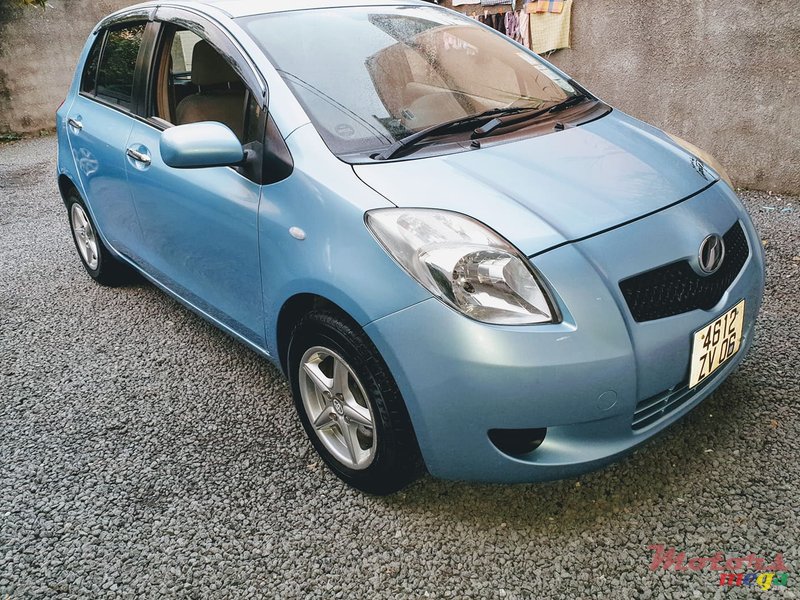 2006' Toyota Vitz photo #1