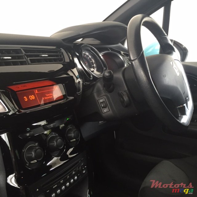 2010' Citroen DS3 photo #2