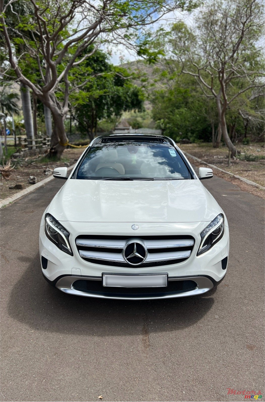 2017' Mercedes-Benz GLA 200 photo #2