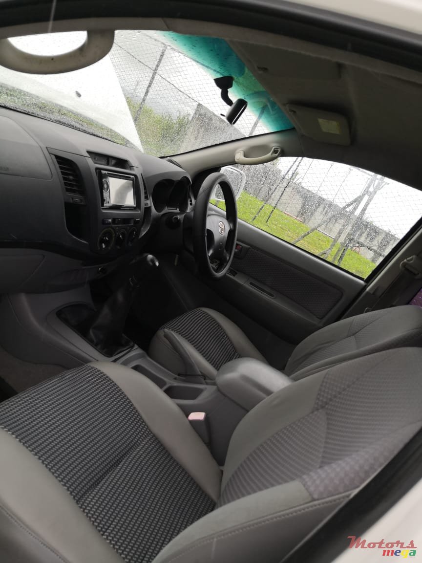 2006' Toyota Hilux 3.0 photo #3