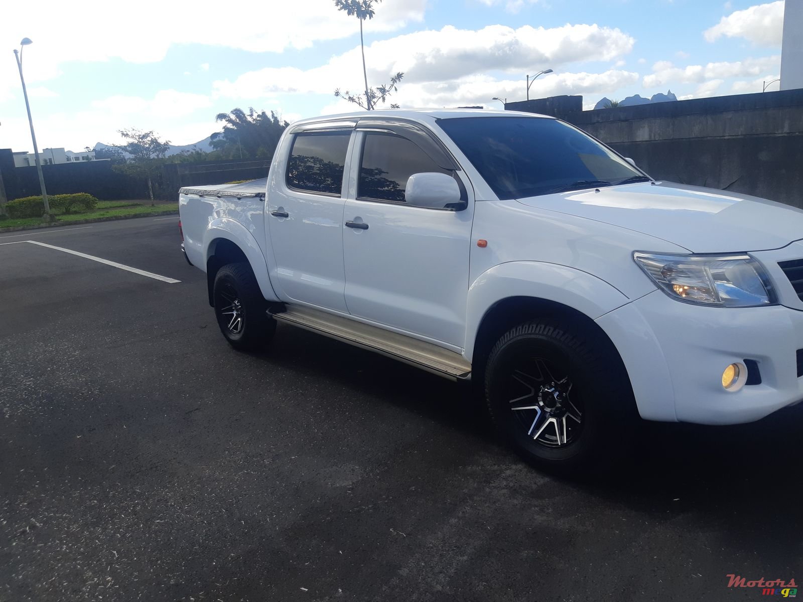 2015' Toyota Hilux 2x4 2.5 turbo photo #2