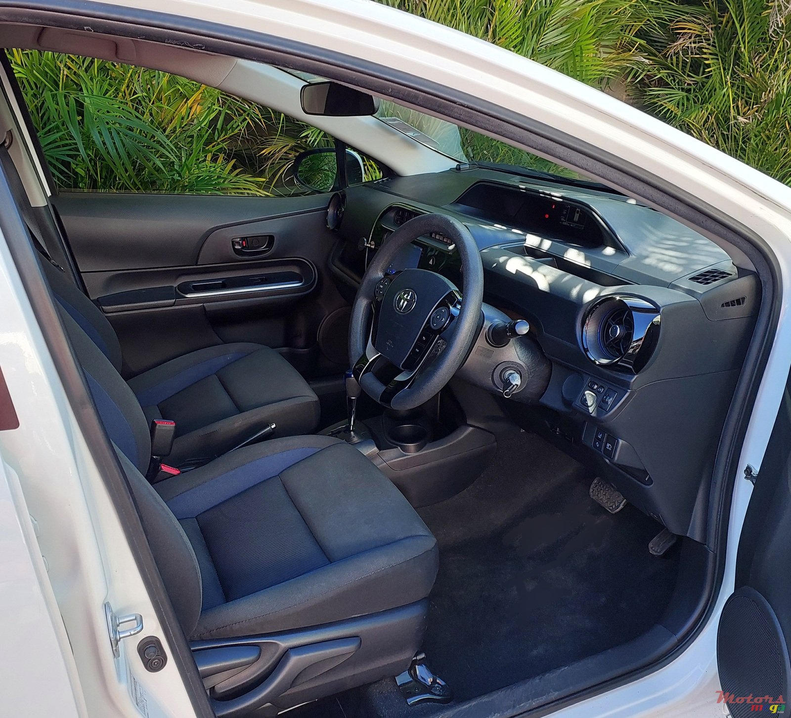 2017' Toyota Aqua photo #5