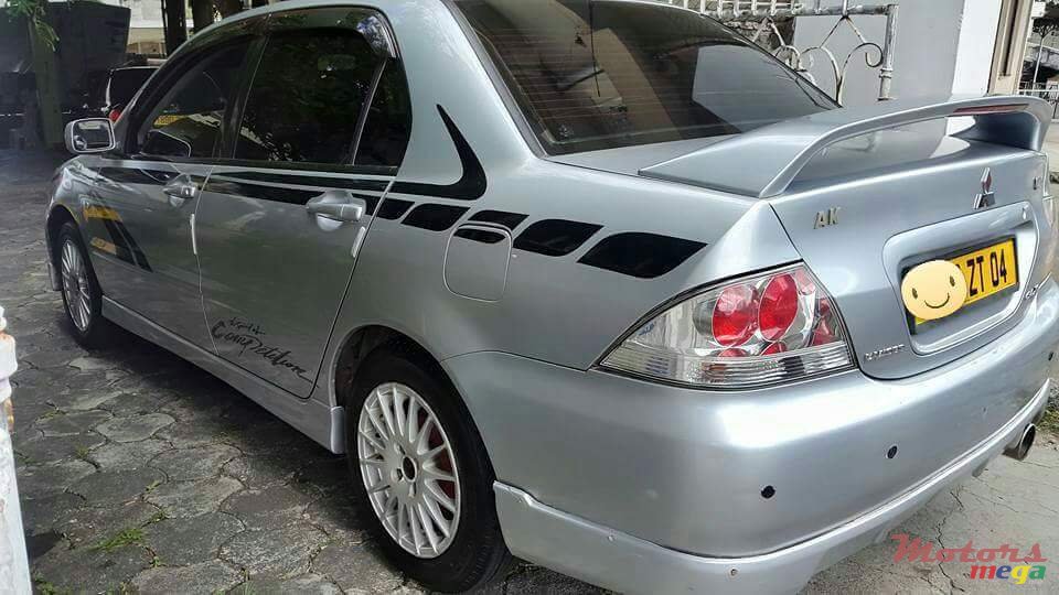 2004' Mitsubishi photo #3