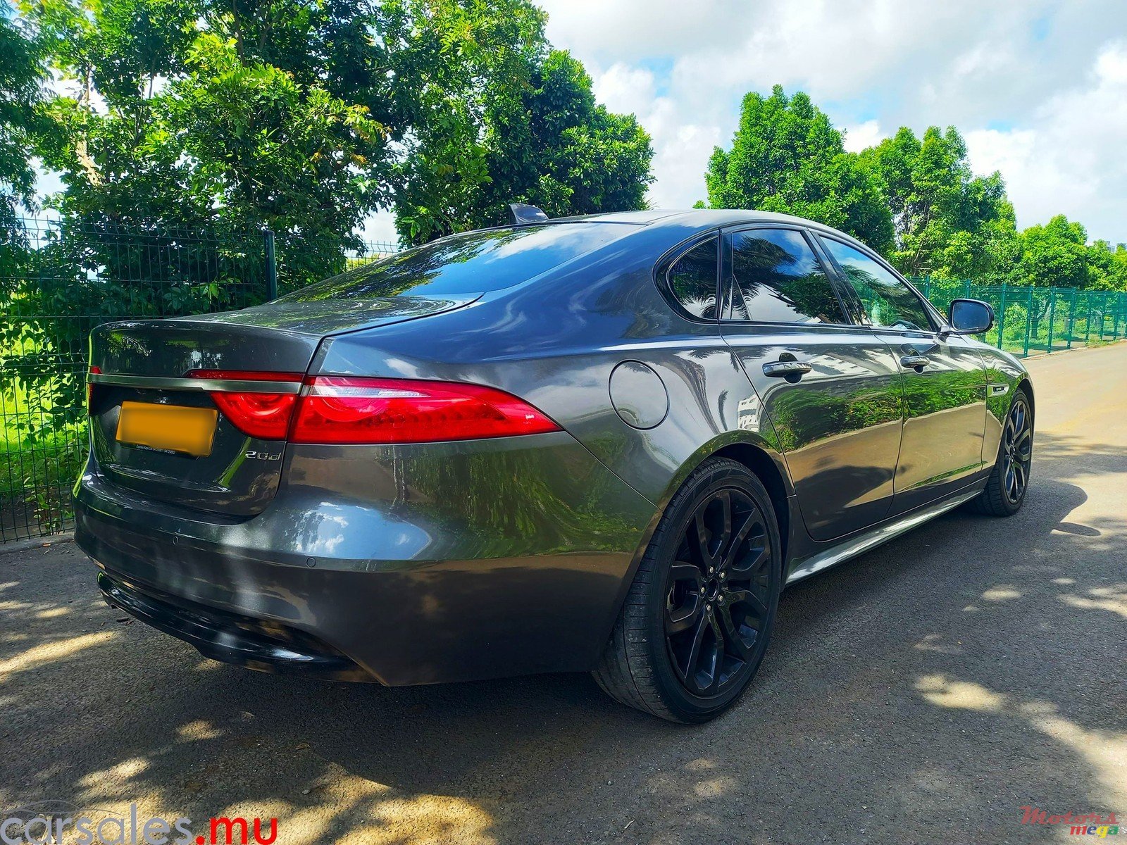 2018' Jaguar XF 20d R-Sport 2.0 photo #4