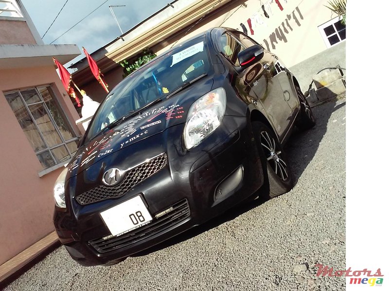 2008' Toyota Vitz photo #1