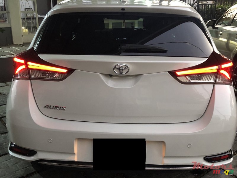 2015' Toyota Auris photo #2