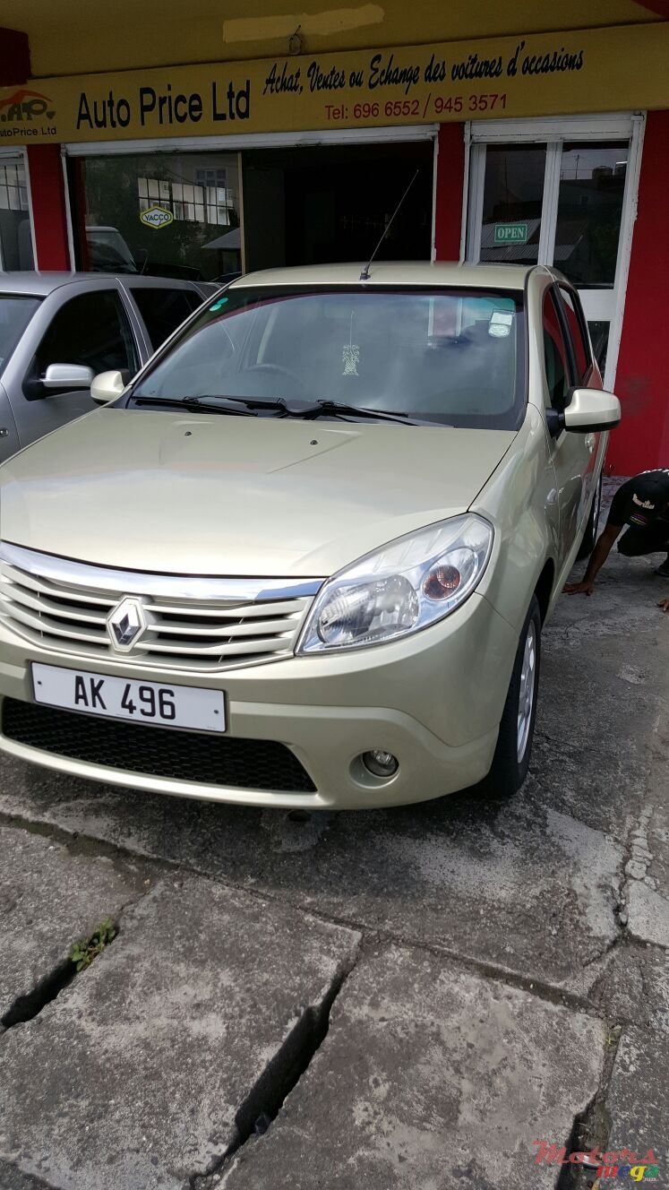 2010' Renault Sandero photo #2