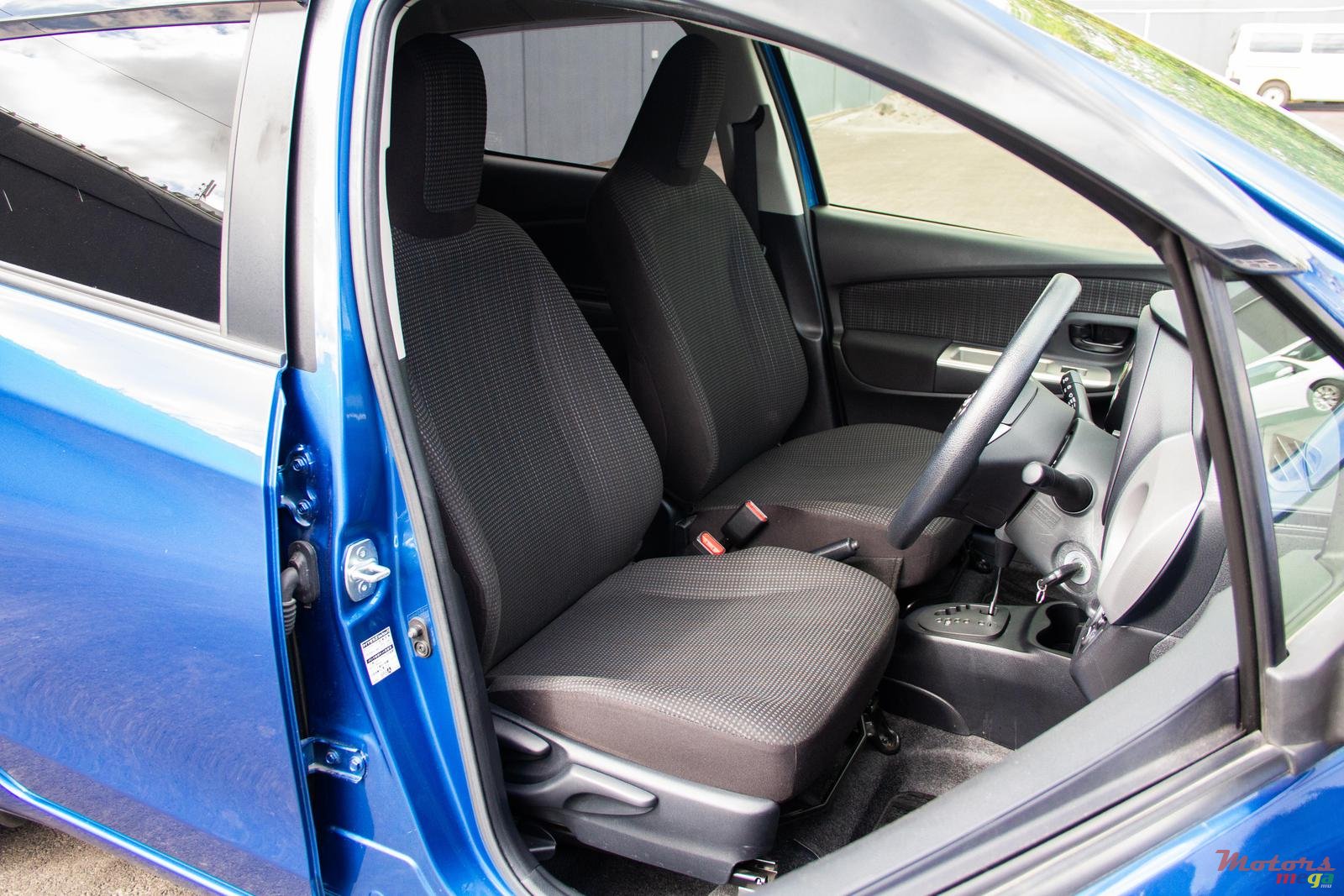 2016' Toyota Vitz photo #4