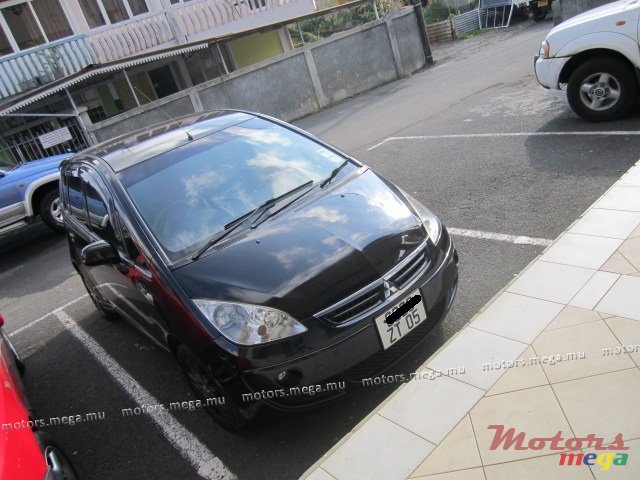 2005' Mitsubishi Colt photo #1
