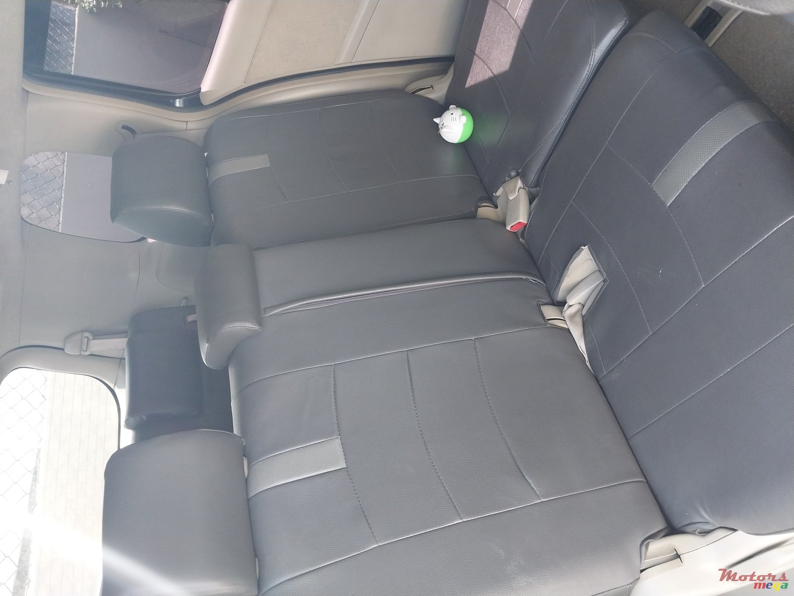 2013' Toyota Isis photo #5