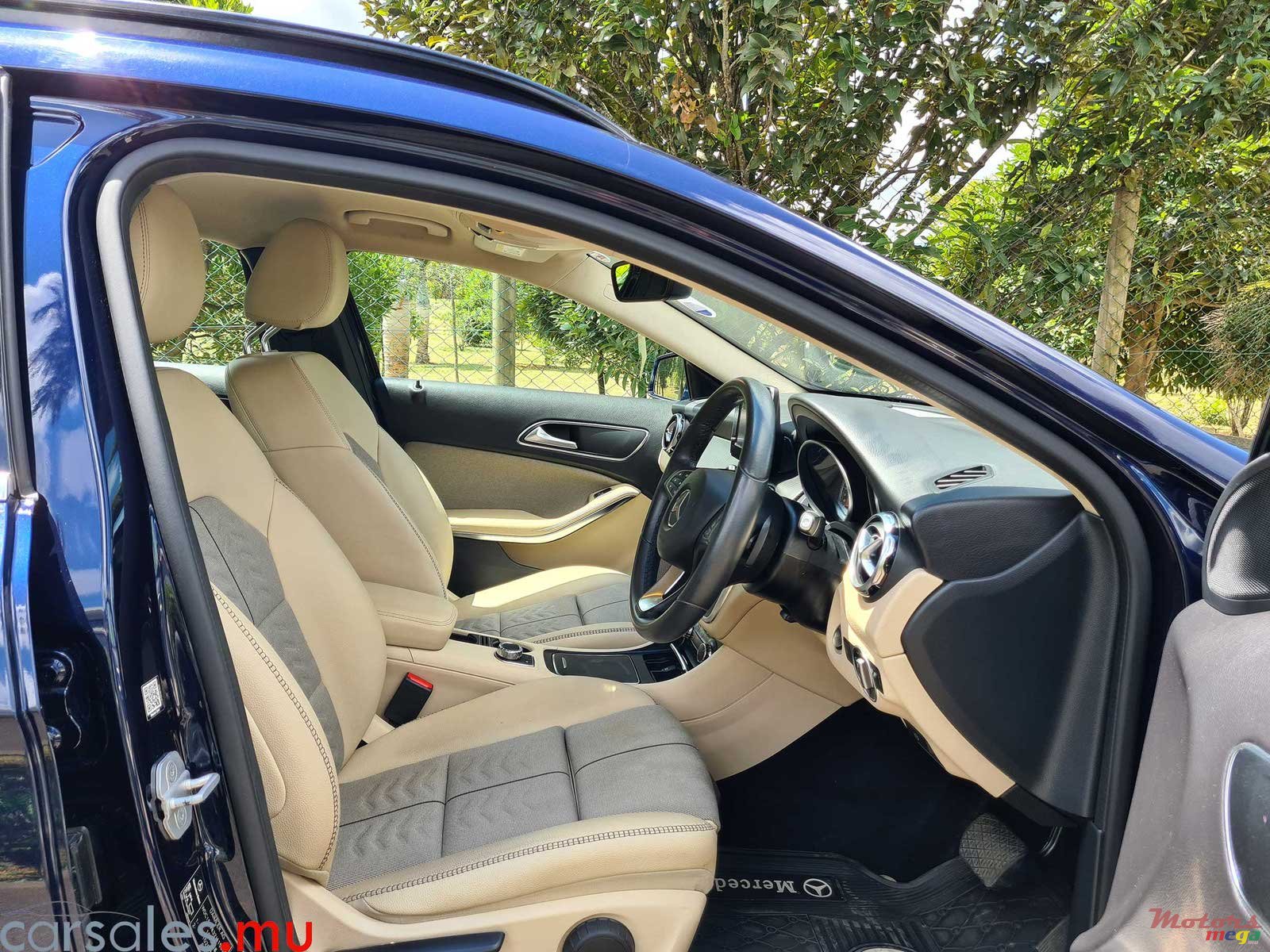 2017' Mercedes-Benz GLA 200 Style photo #4