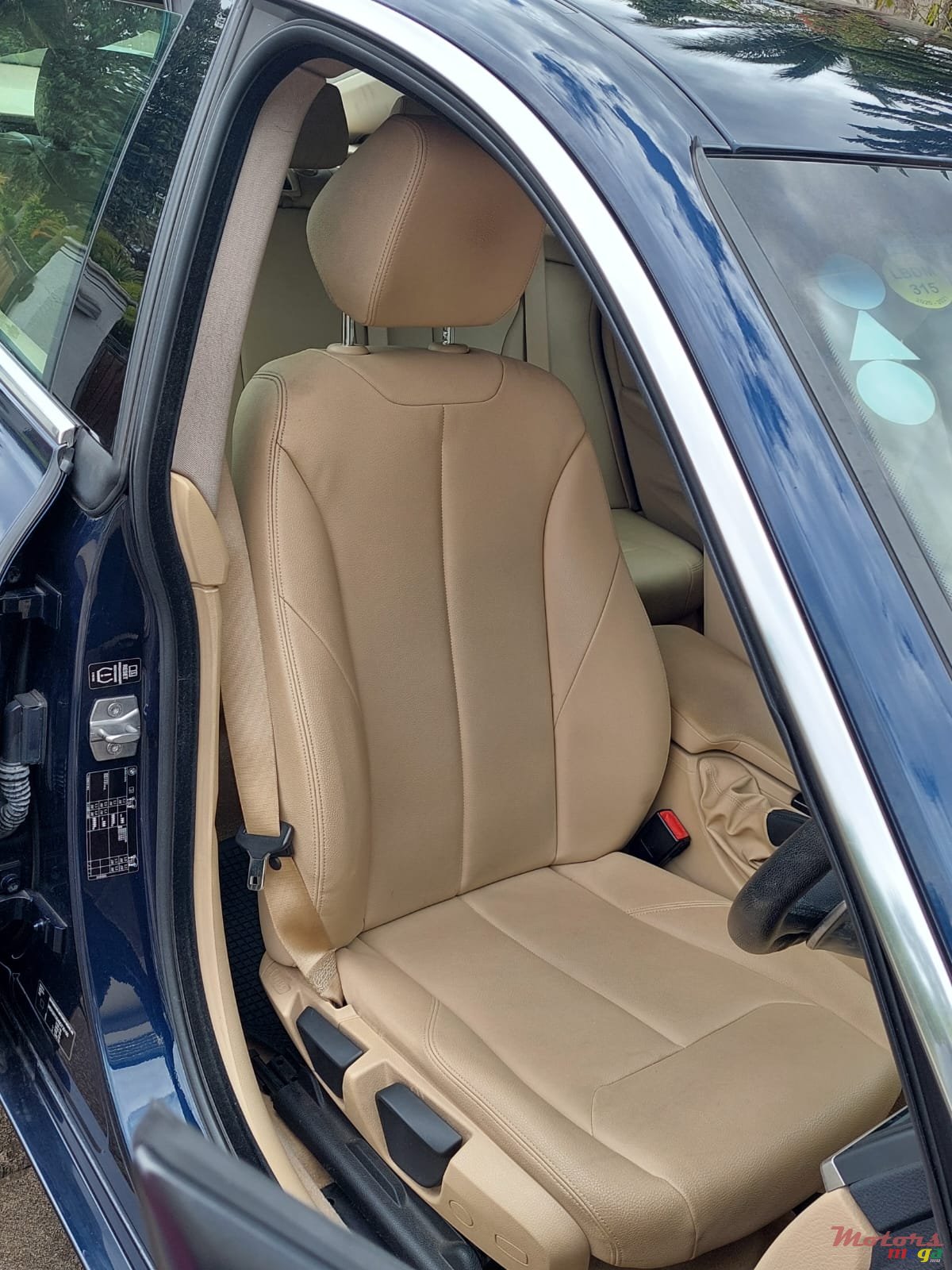 2014' BMW 3 Series Sports drive Gran Turismo 320i photo #6