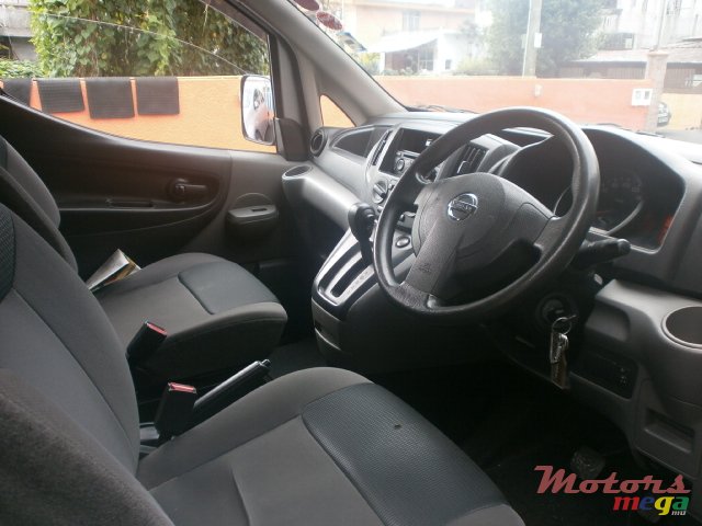 2010' Nissan NV 200 photo #3