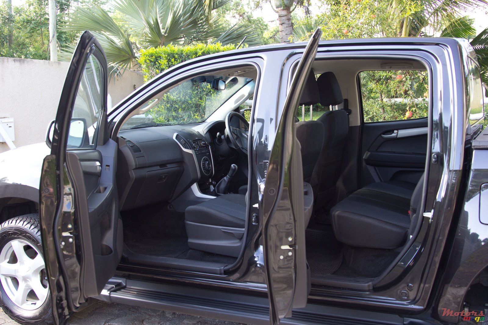 2015' Isuzu KB Series photo #3