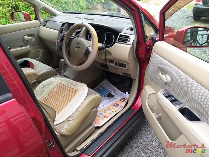 2005' Nissan Tiida HATCHBACK photo #2