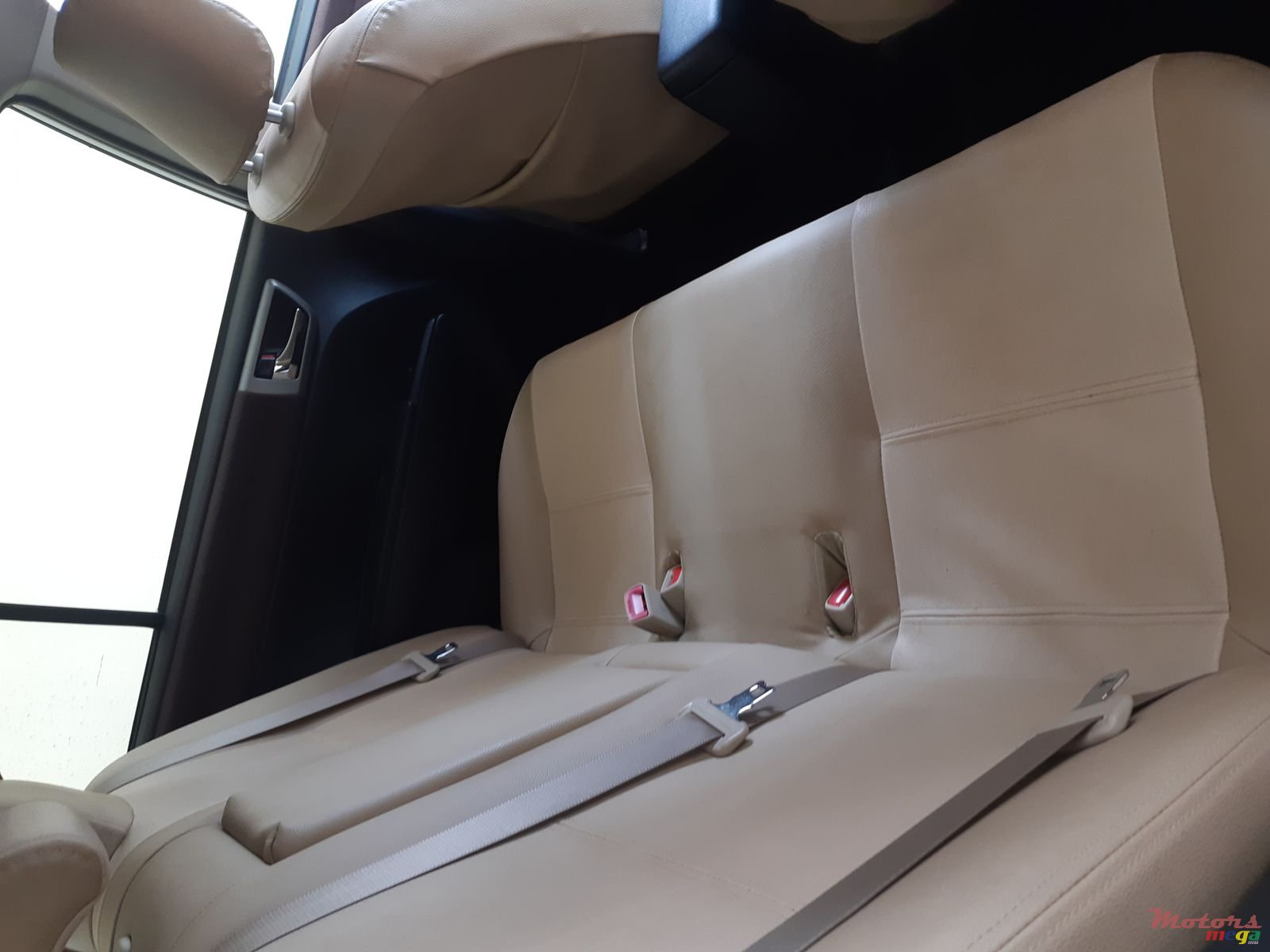 2012' Toyota Axio G photo #3