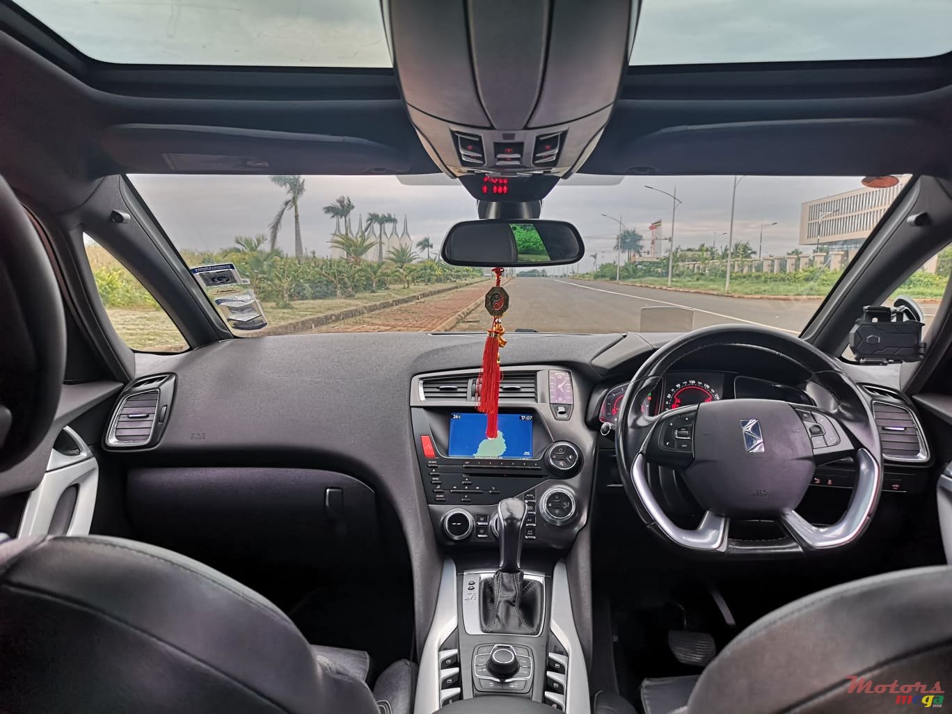 2012' Citroen DS5 photo #4