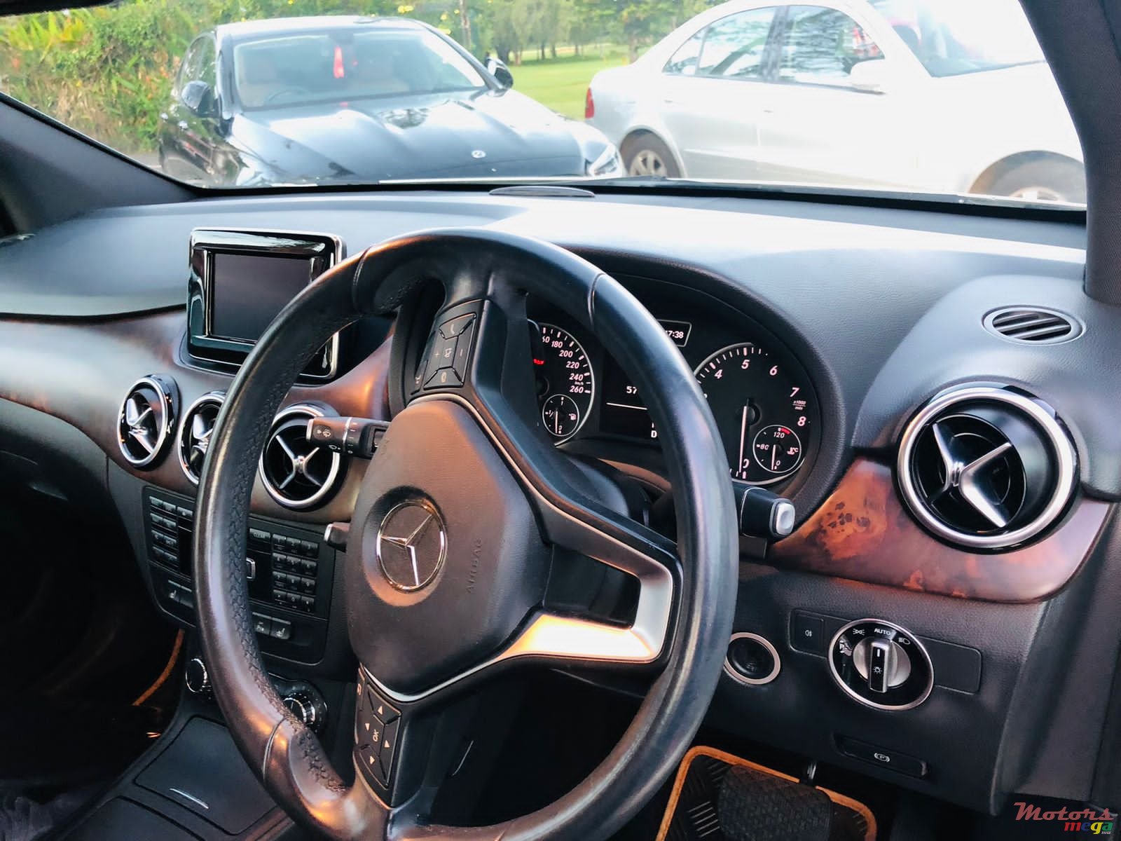 2013' Mercedes-Benz B 180 photo #4