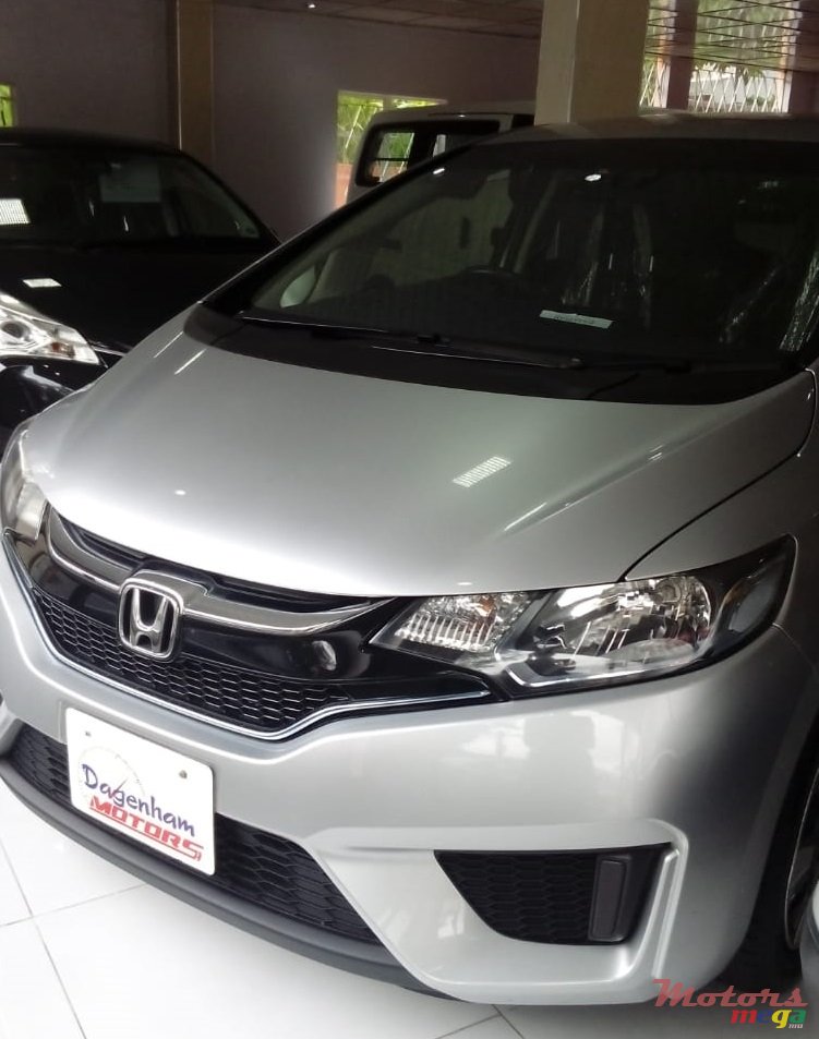 2016' Honda Fit Hybrid F package photo #1