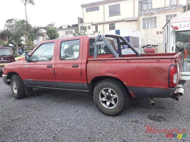 2000' Nissan 2x4 photo #5