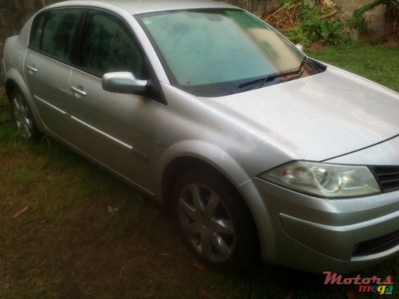 2007' Renault Megane photo #1