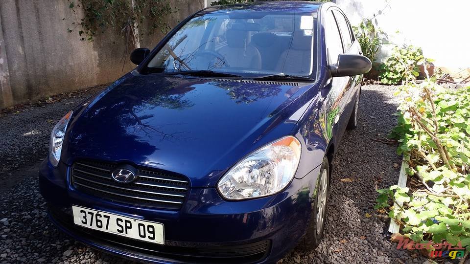 2009' Hyundai Accent photo #2