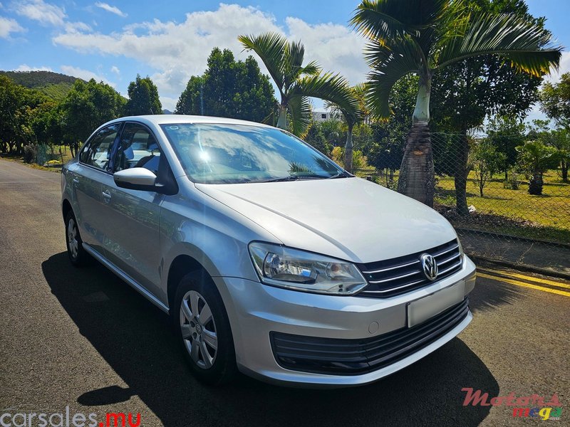 2017' Volkswagen Polo 1.4 Sedan photo #2