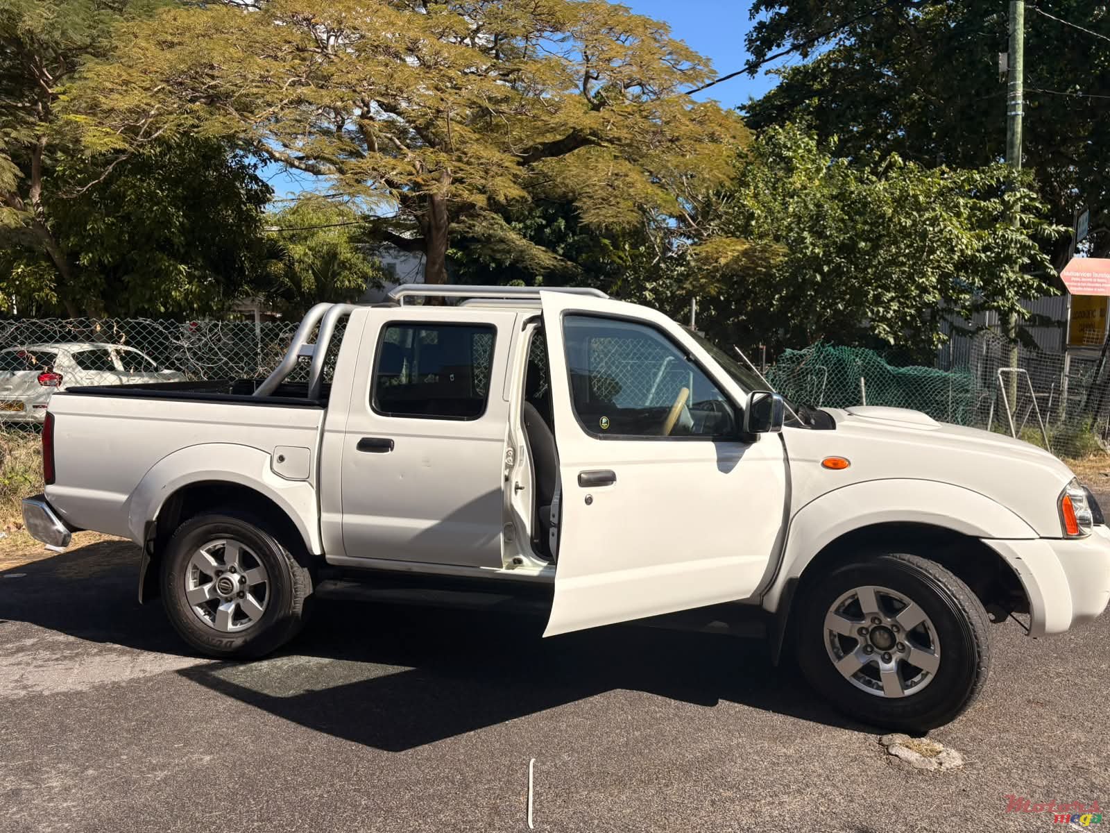 2021' Nissan NP300 photo #3