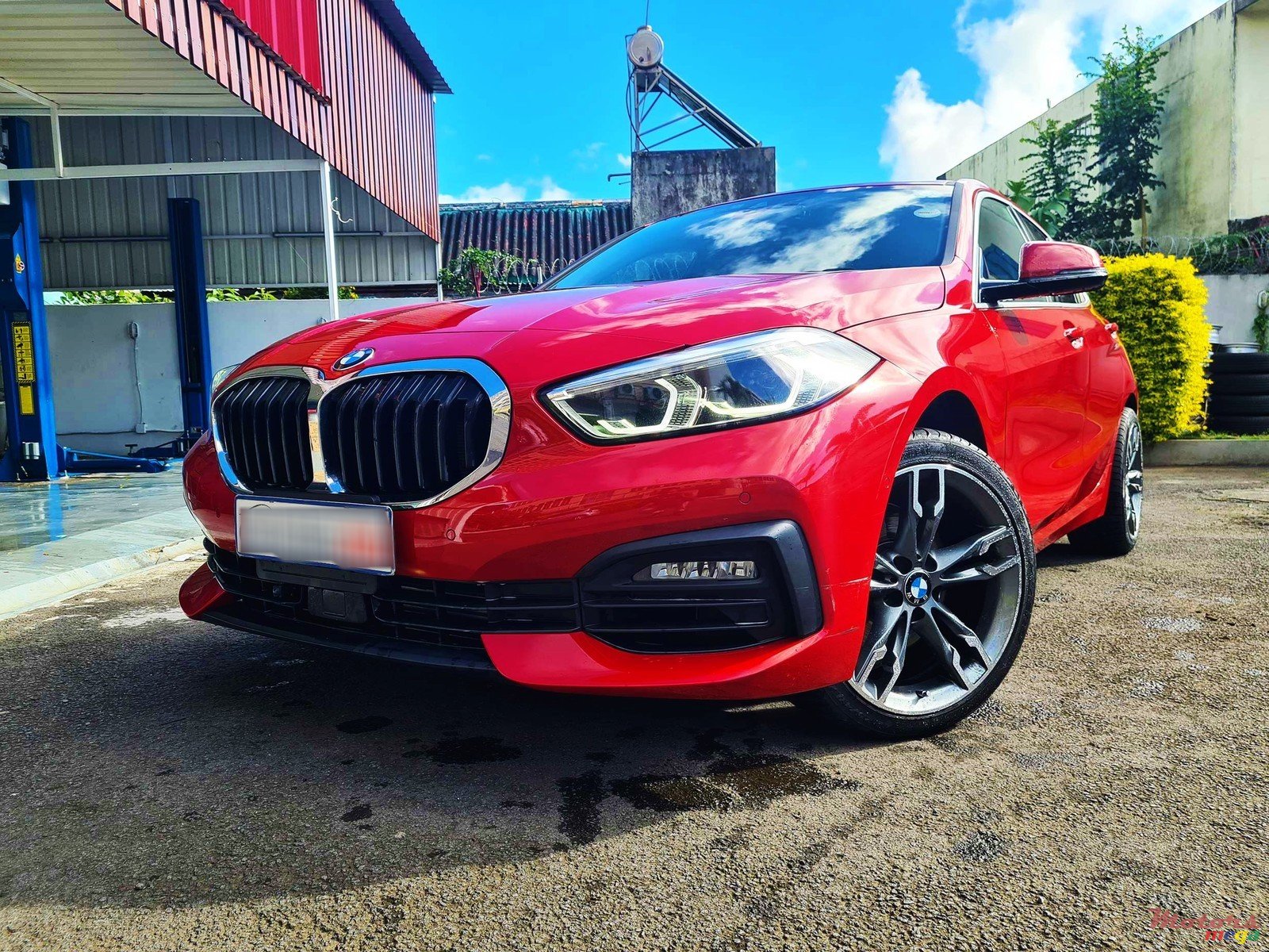 2019' BMW 118 i Sport Line photo #1