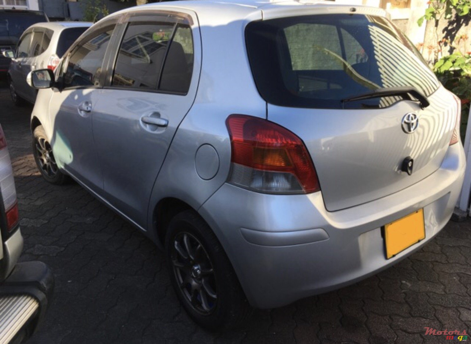 2009' Toyota Vitz photo #3