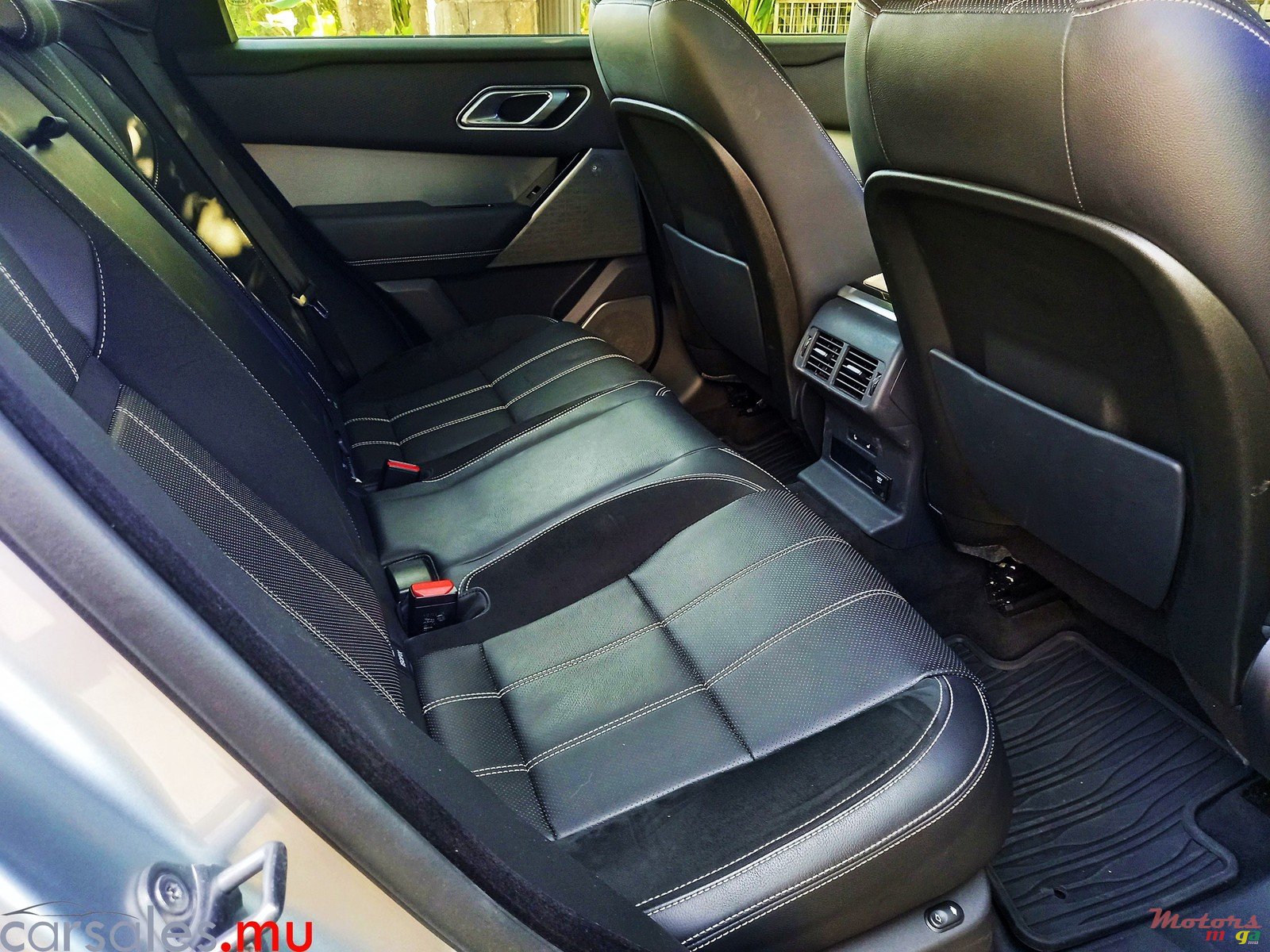 2018' Land Rover Range Rover Velar P250 SE photo #5