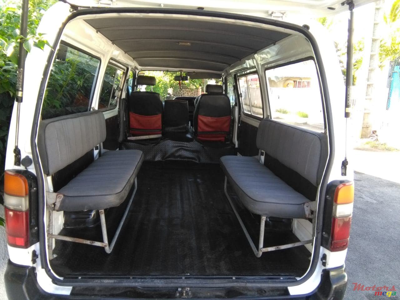 2000' Toyota photo #5